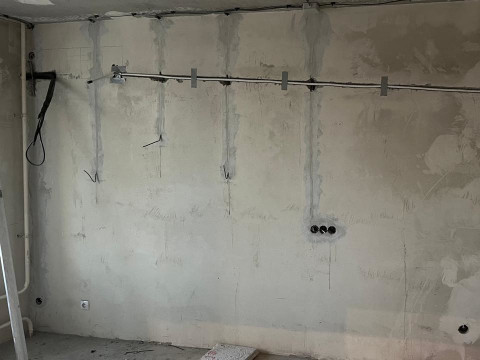 Монтаж трассы под кондиционер Hisense GOAL Classic A Wi-Fi в Бийске — профессиональная работа от компании «Буран Климат»