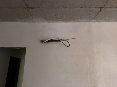 Штатная бригада №3 выполнила закладку трассы под сплит-систему для новосёла Дмитрия на Южном тракте, 15 к2-67 в Барнауле